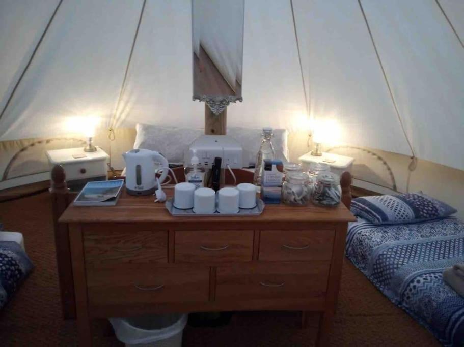 Отель Cox Hill Glamping Badger Труро Экстерьер фото