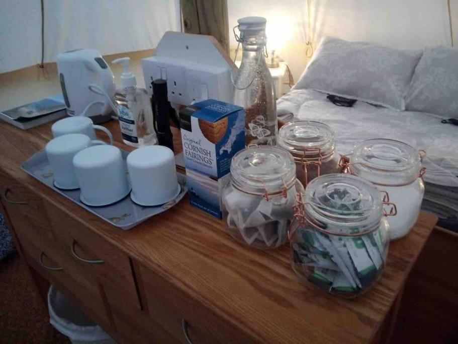 Отель Cox Hill Glamping Badger Труро Экстерьер фото