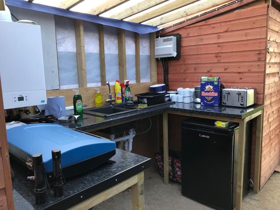 Отель Cox Hill Glamping Badger Труро Экстерьер фото