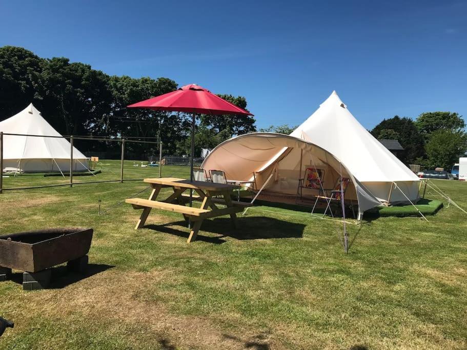 Отель Cox Hill Glamping Badger Труро Экстерьер фото